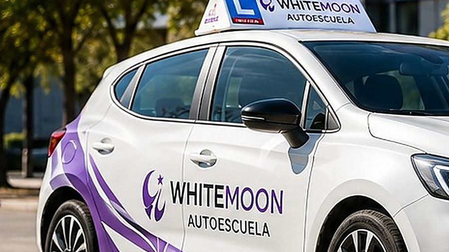 Coche de prácticas de WhiteMoon Autoescuela